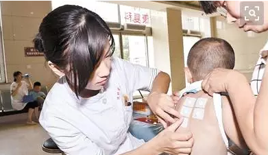 小孩貼三伏貼皮膚上起泡怎么辦 小孩三伏貼過敏原因是什么