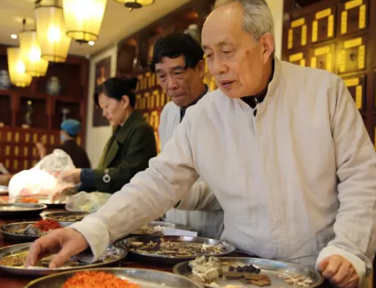 小孩貼三伏貼皮膚上起泡怎么辦 小孩三伏貼過敏原因是什么