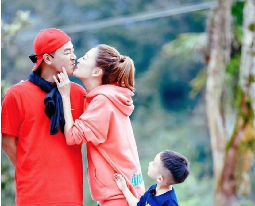 Jasper為給應采兒慶祝生日跳海視頻 Jasper表演跳海為母慶生 Jasper為給應采兒慶祝生日跳海視頻 Jasper表演跳海為母慶生