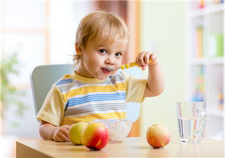 夏至孩子上火應注意什么 飲食要講究營養均衡