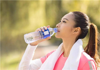 跑步后多久可以喝水 跑步前補水很關鍵2018 跑步后多久可以喝水 跑步前補水很關鍵2018