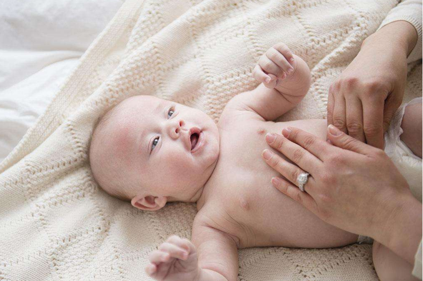 一歲內寶寶每個月有什么變化 寶寶每個月的成長變化有哪些