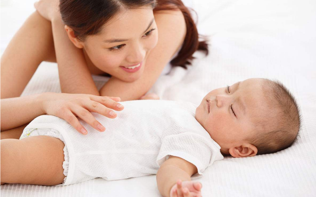 嬰幼兒睡覺老是晃頭怎么回事 寶寶睡覺總搖頭正常嗎