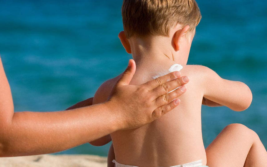 寶寶如何防曬及曬傷護理 戴寶寶出去防曬方法2018