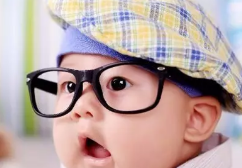 小孩不到6歲能帶太陽鏡嗎 孩子六歲前戴太陽鏡會影響視力發(fā)育嗎
