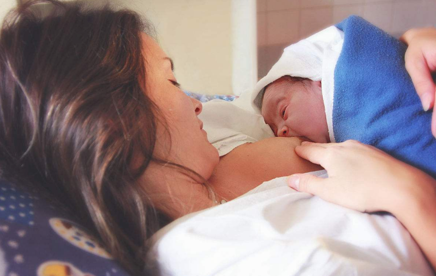 胸小就奶水少嗎 判斷奶水不足的標(biāo)準(zhǔn)是什么 胸小就奶水少嗎 判斷奶水不足的標(biāo)準(zhǔn)是什么