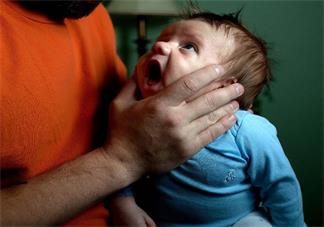 新生兒打嗝特別頻繁是什么原因 2018新生兒打嗝解決方法