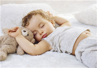 寶寶睡覺墜床了該怎么辦 應該怎么處理孩子墜床的危險