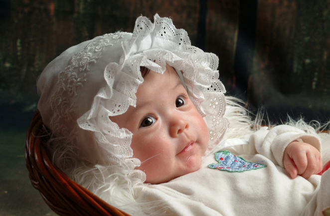 給寶寶拍照可以用閃光燈嗎 會(huì)影響嬰兒視力發(fā)育