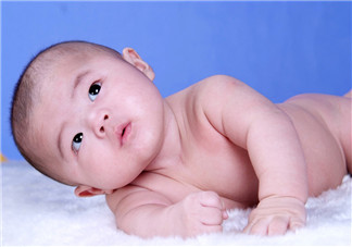 給寶寶拍照可以用閃光燈嗎 會(huì)影響嬰兒視力發(fā)育