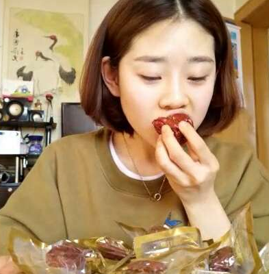 月經(jīng)期吃東西不會胖是真的嗎 月經(jīng)期間狂吃不胖什么原因 月經(jīng)期吃東西不會胖是真的嗎 月經(jīng)期間狂吃不胖什么原因