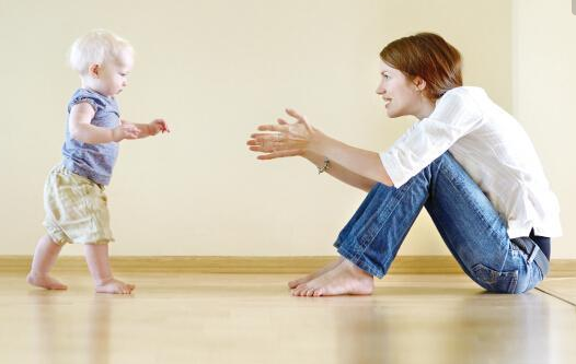 寶寶不愛學(xué)走路怎么辦 幫助寶寶學(xué)走路的小妙招2018 寶寶不愛學(xué)走路怎么辦 幫助寶寶學(xué)走路的小妙招2018