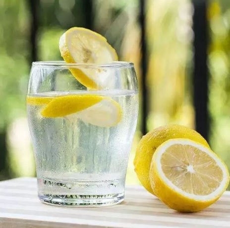 隔夜的檸檬水還可以喝嗎 喝檸檬水有什么注意事項2018