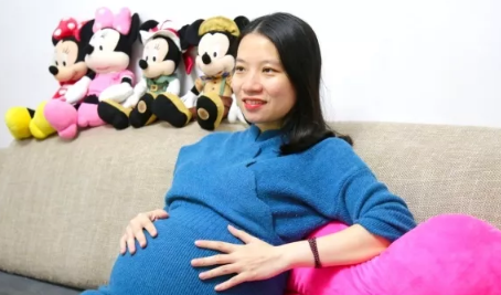 請月嫂好還是讓家人照顧 家人照顧坐月子好不好 請月嫂好還是讓家人照顧 家人照顧坐月子好不好