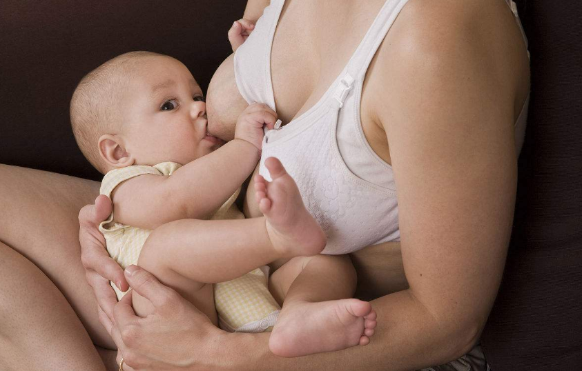 哺乳媽媽的胸越大奶水越多嗎 奶水的多少是胸來決定的嗎2018