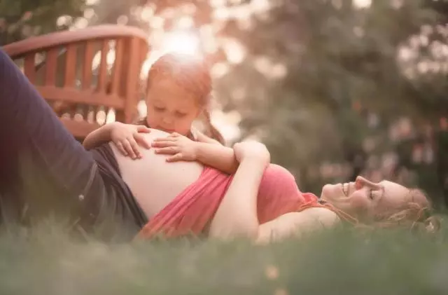 哺乳期懷孕了喂奶會導致性早熟嗎 哺乳期喂奶會有哪些不良反應