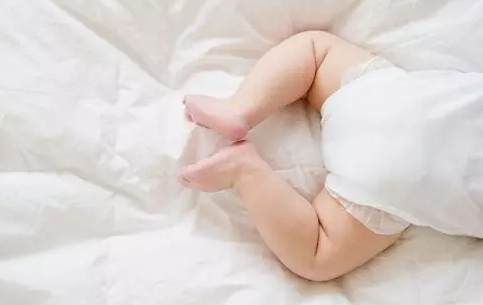 尿布和紙尿褲哪個更捂 夏天用紙尿褲還是尿布2018