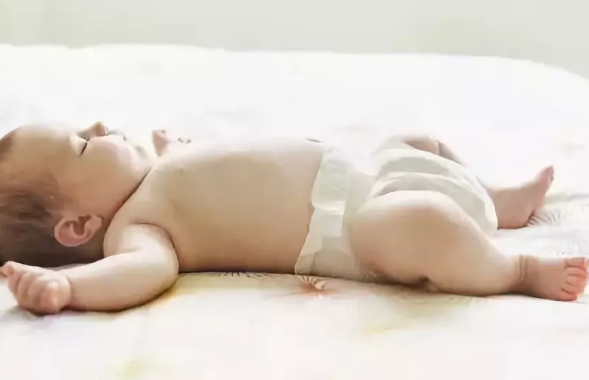 尿布和紙尿褲哪個更捂 夏天用紙尿褲還是尿布2018