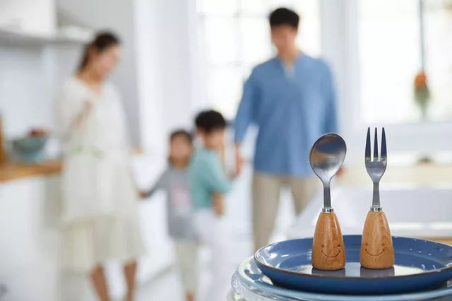什么時候給孩子使用獨立餐具比較好 給孩子使用餐具最佳時間2018 什么時候給孩子使用獨立餐具比較好 給孩子使用餐具最佳時間2018