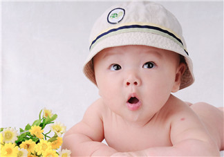 寶寶夏天出汗多怎么護(hù)理 白開水是最佳的補(bǔ)水飲料