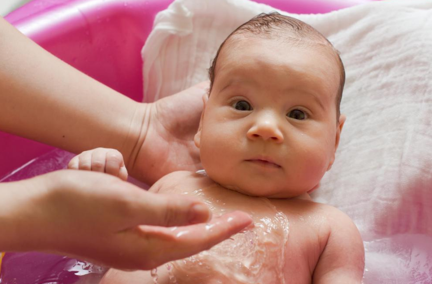 新生兒常見皮膚問題如何分辨 寶寶皮炎怎么護理清潔 新生兒常見皮膚問題如何分辨 寶寶皮炎怎么護理清潔