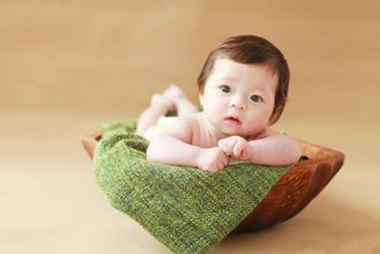 夏天寶寶拉肚子便便顏色怎么看 小孩便便太臭太多泡沫是什么原因