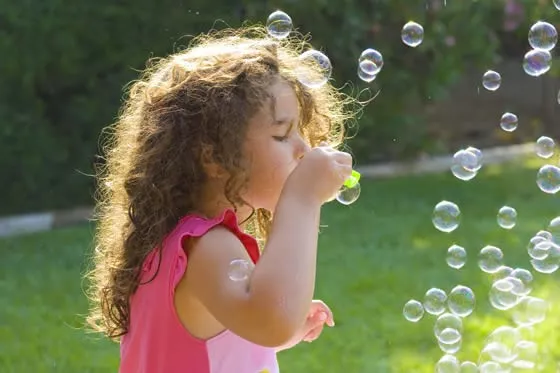 孩子在鬧情緒的時候家長怎么做比較好 孩子鬧情緒家長正確做法2018