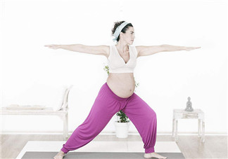 適合孕中期的瑜伽步驟 懷孕中期做瑜伽需要注意什么