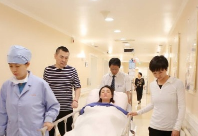 蔣勤勤二胎是男孩女孩 42歲蔣勤勤二胎產子母子平安 蔣勤勤二胎是男孩女孩 42歲蔣勤勤二胎產子母子平安