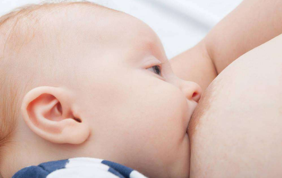 寶寶吃了阿奇霉素還能喂母乳嗎 寶寶咳嗽感冒了還能不能吃母乳 寶寶吃了阿奇霉素還能喂母乳嗎 寶寶咳嗽感冒了還能不能吃母乳