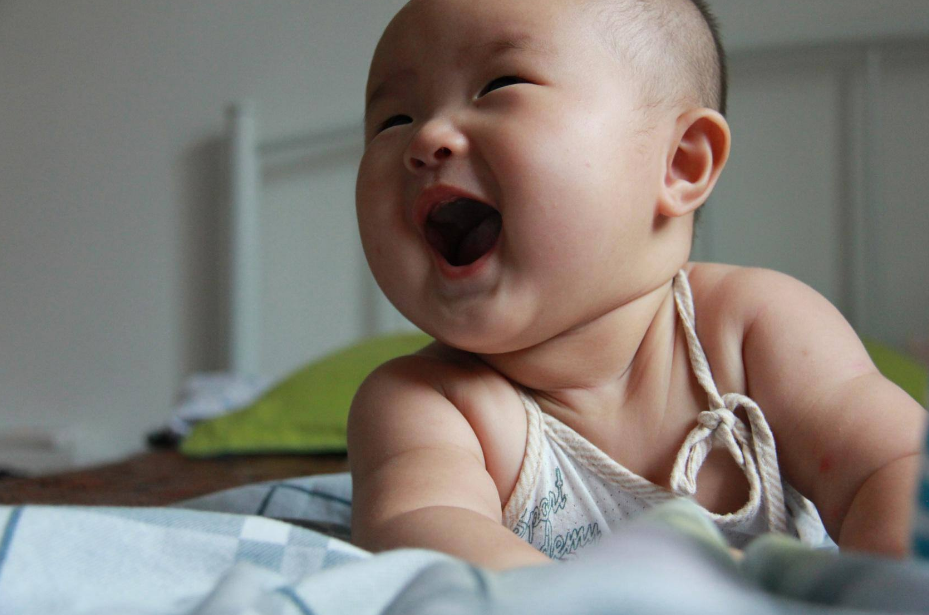 孩子總是在夜醒怎么辦 孩子夜醒幾率比較高用什么方法安撫比較好 孩子總是在夜醒怎么辦 孩子夜醒幾率比較高用什么方法安撫比較好