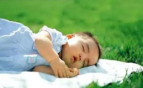 夏天如何讓孩子遠(yuǎn)離腹瀉2018 夏天小孩容易腹瀉吃什么好 夏天如何讓孩子遠(yuǎn)離腹瀉2018 夏天小孩容易腹瀉吃什么好