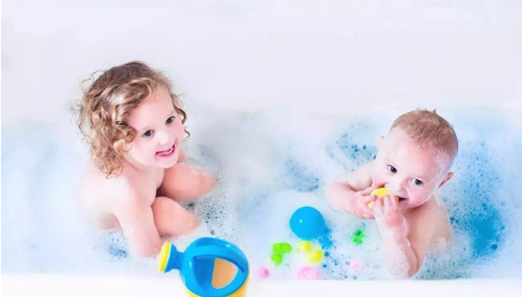 夏季寶寶肌膚如何護理 寶寶幼嫩的肌膚也需要防曬嗎