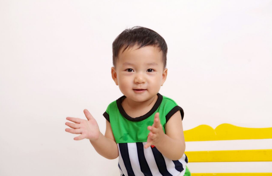 別人夸自己的孩子時候怎么回應(yīng)比較好 如何正確回應(yīng)夸孩子的人