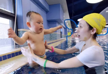 曬嬰兒游泳的說(shuō)說(shuō)2018 寶寶游泳快樂(lè)的句子心情