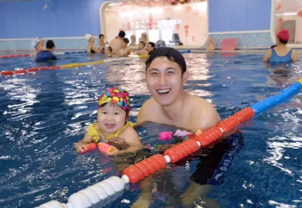 曬嬰兒游泳的說說2018 寶寶游泳快樂的句子心情 曬嬰兒游泳的說說2018 寶寶游泳快樂的句子心情