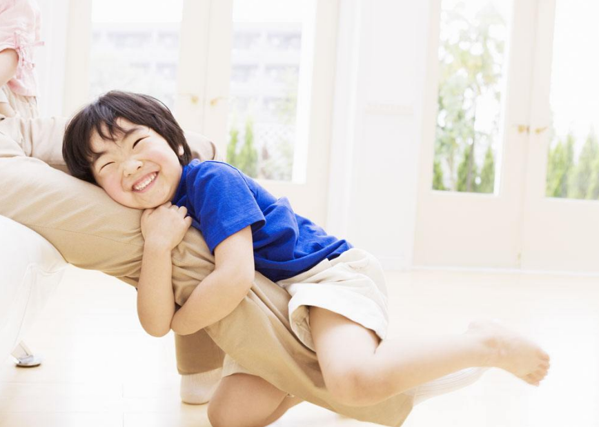 別人夸自己的孩子時候怎么回應(yīng)比較好 如何正確回應(yīng)夸孩子的人