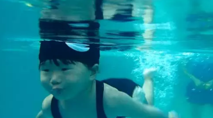 帶小孩游泳怎么發朋友圈 曬關于嬰兒游泳的心情句子
