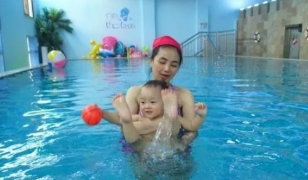 帶小孩游泳怎么發朋友圈 曬關于嬰兒游泳的心情句子