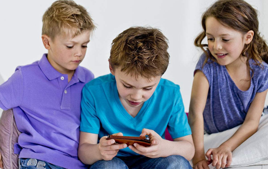 孩子心情不好為什么不能用手機(jī)哄 孩子玩手機(jī)有哪些危害2018