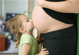 第一次感到胎動激動的心情說說 感受生命的奇跡開心的句子短語