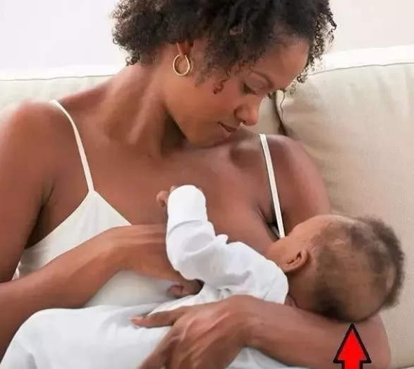 寶寶喜歡歪脖子家長怎么抱 寶寶歪脖子治療方法2018