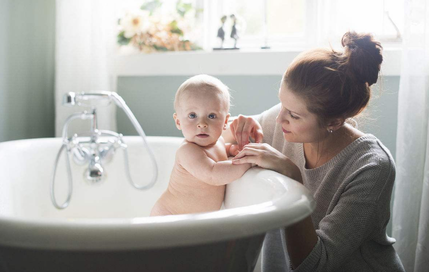 夏天寶寶洗澡開心的心情說(shuō)說(shuō) 小孩洗澡快樂(lè)的句子朋友圈 夏天寶寶洗澡開心的心情說(shuō)說(shuō) 小孩洗澡快樂(lè)的句子朋友圈