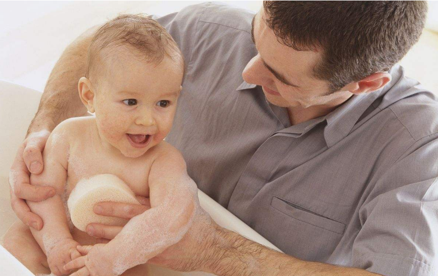 夏天寶寶洗澡開心的心情說(shuō)說(shuō) 小孩洗澡快樂(lè)的句子朋友圈 夏天寶寶洗澡開心的心情說(shuō)說(shuō) 小孩洗澡快樂(lè)的句子朋友圈