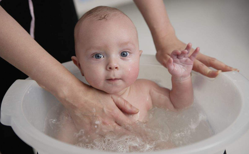 夏天寶寶洗澡開心的心情說(shuō)說(shuō) 小孩洗澡快樂(lè)的句子朋友圈 夏天寶寶洗澡開心的心情說(shuō)說(shuō) 小孩洗澡快樂(lè)的句子朋友圈