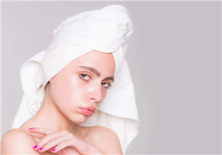 產(chǎn)后掉頭發(fā)嚴重用什么洗發(fā)水比較好 產(chǎn)后脫發(fā)的天然洗發(fā)水怎么選 