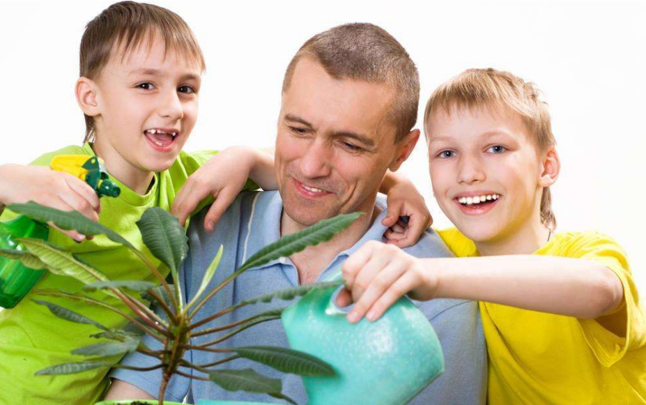 寶寶最親近的人不是媽媽是什么原因 孩子跟媽媽不親怎么辦