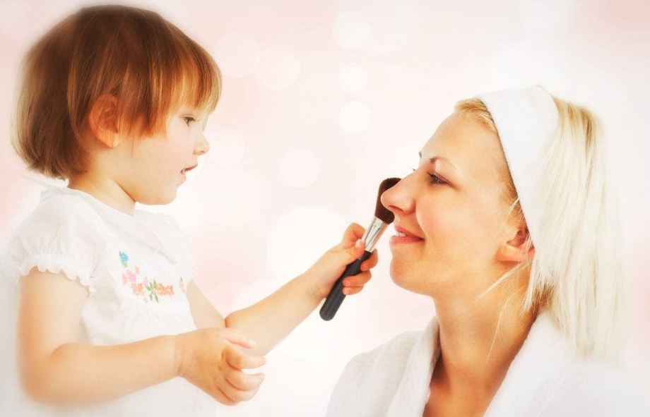 寶寶最親近的人不是媽媽是什么原因 孩子跟媽媽不親怎么辦