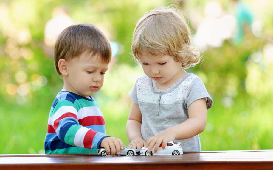 看著孩子成長的心情說說 陪伴孩子長大進(jìn)步的感慨句子