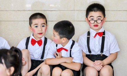 關于幼兒園畢業的說說句子 我家寶貝幼兒園畢業長大了